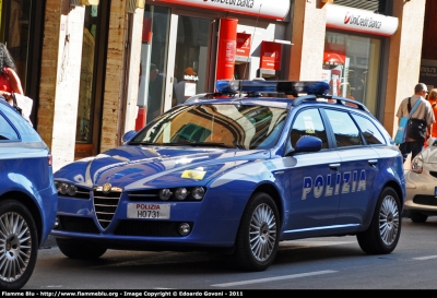 Alfa Romeo 159 Sportwagon
Polizia di Stato
Polizia Stradale
in scorta al Giro d'Italia 2011
POLIZIA H0731
Parole chiave: Alfa-Romeo 159_Sportwagon POLIZIAH0731