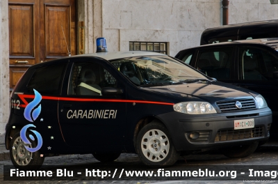 Fiat Punto III serie
Carabinieri
Polizia Militare presso Aeronautica Militare
Nucleo Cinofili
AM CI 008
Parole chiave: Fiat Punto_IIIserie AMCI008 festa_della_repubblica_2015