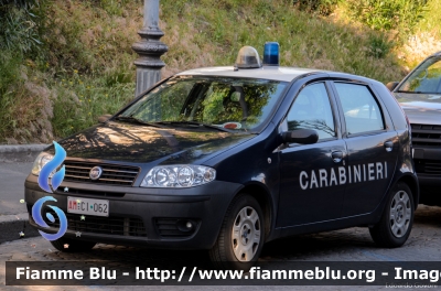 Fiat Punto III serie
Carabinieri
Polizia Militare presso Aeronautica Militare
AM CI 062
Parole chiave: Fiat Punto_IIIserie AMCI062 festa_della_repubblica_2015