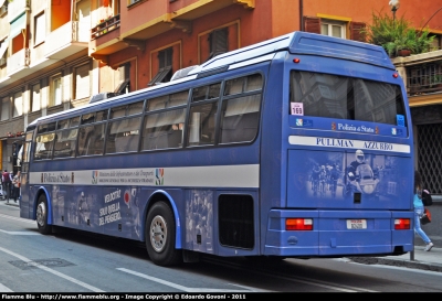 Iveco 370S
Polizia di Stato
Polizia Stradale
"Pullman Azzurro"
in scorta al Giro d'Italia 2011
POLIZIA B2400
Parole chiave: Iveco 370S POLIZIAB2400