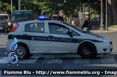 Fiat Grande Punto
Polizia Roma Capitale
Parole chiave: Fiat Grande_Punto Festa_della_Republica_2014