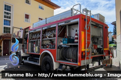 Mercedes-Benz 1219
Vigili del Fuoco
Unione distrettuale di Cles
Corpo Volontario di Terres (TN)
AutoPompa Allestita Ziegler
Ex Corpo Volontario di Cles
VF A70 TN
Parole chiave: Mercedes-Benz 1219 VFA70TN