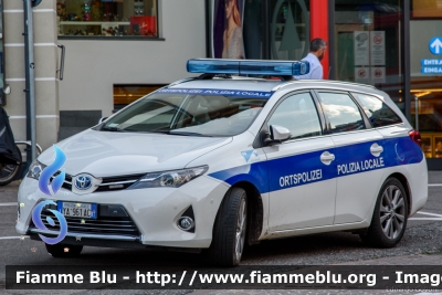 Toyota Auris Hybrid I serie
Polizia Locale Appiano sulla strada del vino (BZ)
Ortspolizei Eppan an der Weinstraße
POLIZIA LOCALE YA 961 AC
Parole chiave: Toyota Auris_Hybrid_Iserie POLIZIALOCALEYA961AC