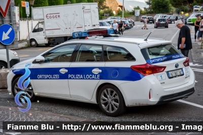 Toyota Auris Hybrid I serie
Polizia Locale Appiano sulla strada del vino (BZ)
Ortspolizei Eppan an der Weinstraße
POLIZIA LOCALE YA 961 AC
Parole chiave: Toyota Auris_Hybrid_Iserie POLIZIALOCALEYA961AC