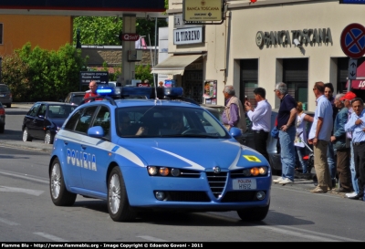 Alfa Romeo 159 Sportwagon
Polizia di Stato
Polizia Stradale
in scorta al Giro d'Italia 2011
con stemma listato a lutto
POLIZIA H1612
Parole chiave: Alfa-Romeo 159_Sportwagon POLIZIAH1612