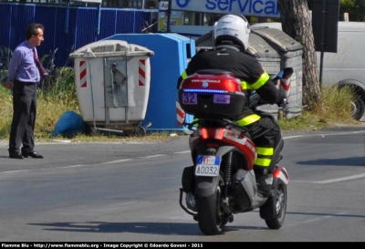 Piaggio MP3 Yourban
Vigili del Fuoco
In scorta al "Giro d'Italia 2011"
VF A0032
Parole chiave: Piaggio MP3_Yourban VFA0032