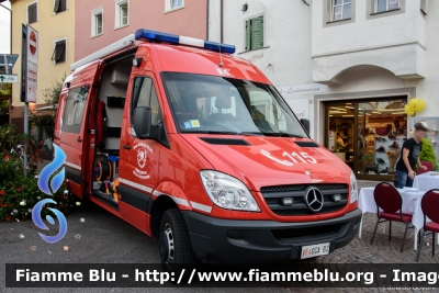 Mercedes-Benz Sprinter III serie
Vigili del Fuoco
Unione Distrettuale Bolzano
Bezirksverband Bozen
Sommozzatori dei Vigili del Fuoco Volontari
Taucher der Freiwillige Feuerwehrn
Ospitato dal corpo di Monticolo - Montiggl
Allestito Kofler Fahrzeugbau
VF 0GA BZ
Parole chiave: Mercedes-Benz Sprinter_IIIserie VF0GABZ