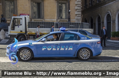 Alfa-Romeo 159 Q4
Polizia di Stato
Polizia Stradale
Scorta Presidenza della Repubblica
Polizia F3766
Parole chiave: Alfa-Romeo 159_Q4 POLIZIAF3766 Festa_della_Republica_2014