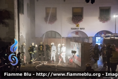 Esercitazione
Vigili del Fuoco
Unione Distrettuale Bolzano 
Bezirksverband Bozen
Corpo Volontario di San Michele Appiano
Freiwillige Feuerwehr Saint Michael Eppan 
