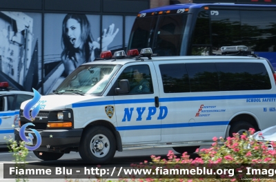 Chevrolet Express
United States of America-Stati Uniti d'America
New York Police Department
School Safety Division
Parole chiave: Chevrolet Express