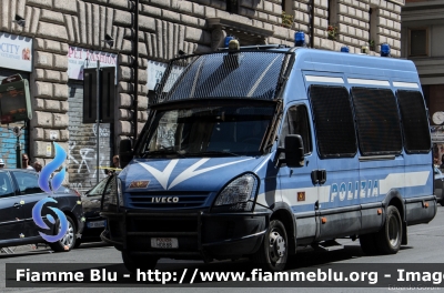 Iveco Daily IV serie
Polizia di Stato
Reparto Mobile
POLIZIA H0888
Parole chiave: Iveco Daily_IVserie POLIZIAH0888 Festa_della_Repubblica_2014