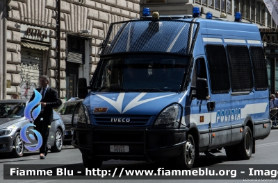 Iveco Daily IV serie
Polizia di Stato
Reparto Mobile
POLIZIA H0889
Parole chiave: Iveco Daily_IVserie POLIZIAH0889 Festa_della_Repubblica_2014