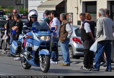 Bmw r850rt II serie
Polizia di Stato
Polizia Stradale
in scorta al Giro d'Italia 2011
con stemma listato a lutto
Parole chiave: Bmw r850rt_IIserie