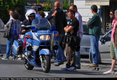 Bmw r850rt II serie
Polizia di Stato
Polizia Stradale
in scorta al Giro d'Italia 2011
con stemma listato a lutto
Parole chiave: Bmw r850rt_IIserie