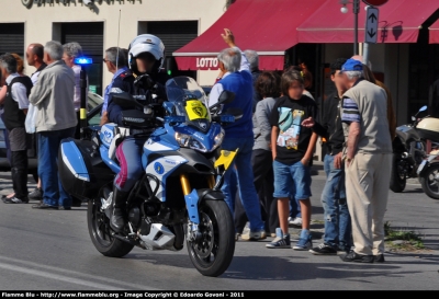 Ducati Multistrada Touring
Polizia di Stato
Polizia Stradale
in scorta al Giro d'Italia 2011
con stemma listato a lutto
POLIZIA D1536
Parole chiave: Ducati Multistrada_Touring POLIZIAD1536