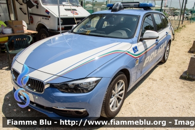 Bmw 318 Touring F31 II restyle
Polizia di Stato
Polizia Stradale
Allestimento Marazzi
Decorazione Grafica Artlantis
POLIZIA M2329
Parole chiave: Bmw 318_Touring_F31_IIrestyle POLIZIAM2329 Valore_Tricolore_2019