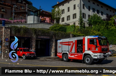 Man TGM 18.340 4x4 II serie
Vigili del Fuoco
Unione distrettuale di Mezzolombardo
Corpo Volontario di Molveno (TN)
Allestimento Brandus Rosenbauer
VF 5D0 TN
Parole chiave: Man TGM_18.340_4x4_IIserie VF5D0TN