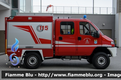 Scam Sm55 4x4
Vigili del Fuoco
Unione distrettuale di Mezzolombardo
Corpo Volontario di Fai della Paganella (TN)
Allestito Kofler
VF 6A5 TN
Parole chiave: Scam Sm55_4x4 VF6A5TN