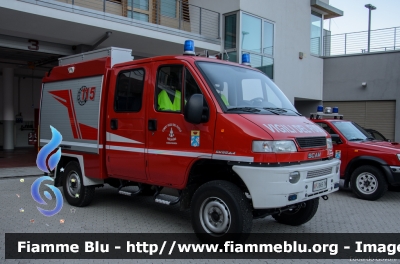 Scam Sm55 4x4
Vigili del Fuoco
Unione distrettuale di Mezzolombardo
Corpo Volontario di Fai della Paganella (TN)
Allestito Kofler
VF 6A5 TN
Parole chiave: Scam Sm55_4x4 VF6A5TN