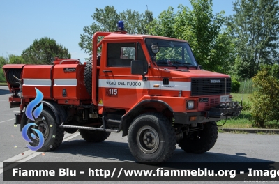 Bremach Fauno 4x4
Vigili del Fuoco
Comando Provinciale di Pistoia
Distaccamento di Montecatini Terme
Allestimento Rampini RBT 850
VF 17633
Parole chiave: Bremach Fauno_4x4 VF17633