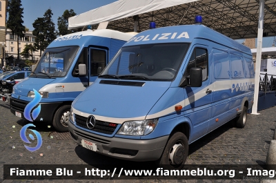 Mercedes-Benz Sprinter II serie 
Polizia di Stato
C.N.E.S.
POLIZIA F4989 
Parole chiave: Mercedes-Benz Sprinter_IIserie POLIZIAF4989 Festa_della_Polizia_2011