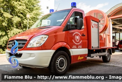 Mercedes-Benz Sprinter III serie
Vigili del Fuoco
Unione Distrettuale Merano (BZ)
Bezirksverband Meran
Veicolo ospitato dal corpo di Naturno - Naturns
Allestito Ziegel
VF 0DA BZ
Parole chiave: Mercedes-Benz Sprinter_IIIserie VF0DABZ