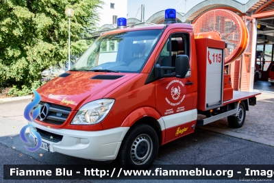 Mercedes-Benz Sprinter III serie
Vigili del Fuoco
Unione Distrettuale Merano (BZ)
Bezirksverband Meran
Veicolo ospitato dal corpo di Naturno - Naturns
Allestito Ziegel
VF 0DA BZ
Parole chiave: Mercedes-Benz Sprinter_IIIserie VF0DABZ