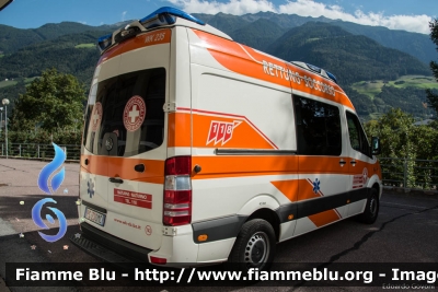 Mercedes-Benz Sprinter III serie
Croce Bianca Naturno (BZ)
Weisses Kreuz Naturns
Allestita Ambulanz Mobile - Otaris Light
WK 235 - 743
PC ZS 0MC
Parole chiave: Mercedes-Benz Sprinter_IIIserie PCZS0MC