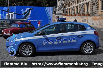 Fiat Nuova Bravo
Polizia di Stato
Squadra Volante
Parole chiave: Fiat Nuova_Bravo Festa_della_Polizia_2011