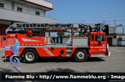 Renault GF231
Vigili del Fuoco
Comando Provinciale di Bergamo
Distaccamento di Romano di Lombardia
AutoScala allestimento Riffaud
Ex Corpo dei Vigili del Fuoco di Arco (TN)
VF 26610
Parole chiave: Renault GF231 VF26610