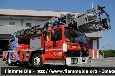 Renault GF231
Vigili del Fuoco
Comando Provinciale di Bergamo
Distaccamento di Romano di Lombardia
AutoScala allestimento Riffaud
Ex Corpo dei Vigili del Fuoco di Arco (TN)
VF 26610
Parole chiave: Renault GF231 VF26610