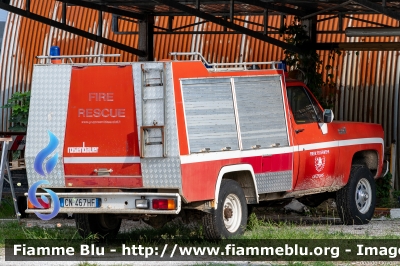 Chevrolet Custom Deluxe 30
G.S.A. in servizio presso l'aeroporto di Massa-Cinquale
ex Vigili del Fuoco
Unione Distrettuale Alta Pusteria
Corpo Volontario di Lazfons (BZ)
Bezirksverband Oberpustertal
Freiwillige Fuerwehr Latzfons 
Allestimento Rosenbauer
Parole chiave: Chevrolet Custom_Deluxe_30