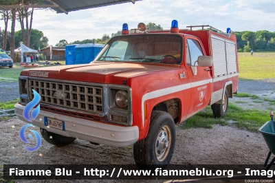 Chevrolet Custom Deluxe 30
G.S.A. in servizio presso l'aeroporto di Massa-Cinquale
ex Vigili del Fuoco
Unione Distrettuale Alta Pusteria
Corpo Volontario di Lazfons (BZ)
Bezirksverband Oberpustertal
Freiwillige Fuerwehr Latzfons 
Allestimento Rosenbauer
Parole chiave: Chevrolet Custom_Deluxe_30