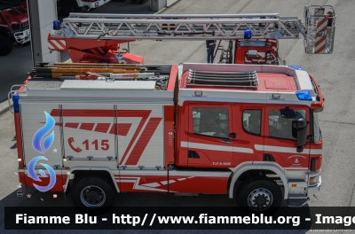 Scania 114C420 4x4
Vigili del Fuoco
Unione distrettuale della Valsugana e Tesino
Corpo Volontario di Borgo Valsugana (TN)
AutoPompaSerbatoio allestimento Rosenbauer
VF 0E8 TN
Parole chiave: Scania 114C420_4x4 VF0E8TN