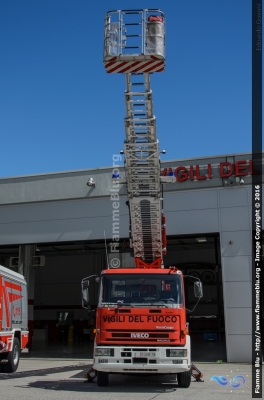 Iveco EuroFire 120E23 I serie
Vigili del Fuoco
Unione distrettuale della Valsugana e Tesino 
Veicolo ospitato dal Corpo Vigili del Fuoco di Borgo Valsugana (TN)
Autoscala allestimento Iveco-Magirus
VF A36 TN
Parole chiave: Iveco EuroFire_120E23_Iserie VFA36TN