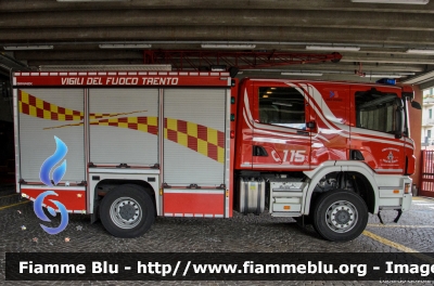 Scania P400 4x4 I serie
Vigili del Fuoco
Corpo Permanente di Trento
AutoPompaSerbatoio allestimento Gimaex con sistema One Seven
VF 6E8 TN
Parole chiave: Scania P400_4x4_Iserie VF6E8TN