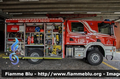 Scania P400 4x4 I serie
Vigili del Fuoco
Corpo Permanente di Trento
AutoPompaSerbatoio allestimento Gimaex con sistema One Seven
VF 6E8 TN
Parole chiave: Scania P400_4x4_Iserie VF6E8TN