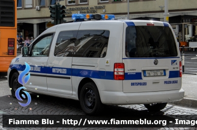 Volkswagen Caddy III serie restyle
Polizia Municipale - StadtPolizei
Merano - Meran (BZ)
Allesita Bertazzoni
POLIZIA LOCALE YA 215 AH
Parole chiave: Volkswagen Caddy_IIIserie_restyle POLIZIALOCALEYA215AH