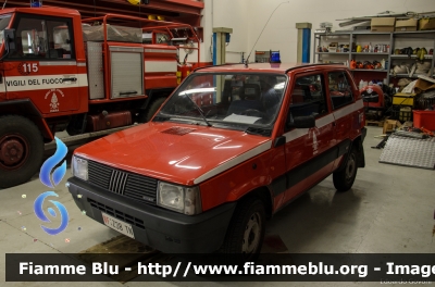 Fiat Panda 4x4 II serie
Vigili del Fuoco
Distretto della Vallagarina
Corpo Volontario di Isera (TN)
Allestimento 4x4 Steyr-Puch
VF Z38 TN
Parole chiave: Fiat Panda_4x4_IIserie VFZ38TN