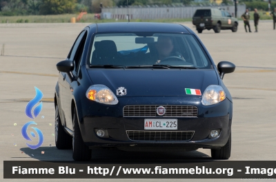 Fiat Grande Punto
Aereonautica Militare Italiana
4° Stormo
AM CL 225
Parole chiave: Fiat Grande_Punto AMCL225