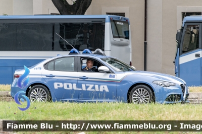 Alfa Romeo Nuova Giulia Q4
Polizia di Stato
Polizia Stradale
Parole chiave: Alfa-Romeo Nuova_Giulia_Q4 festa_della_repubblica_2024