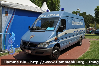 Mercedes-Benz Sprinter II serie 
Polizia di Stato
C.N.E.S.
POLIZIA F3120 
Parole chiave: Mercedes-Benz Sprinter_IIserie POLIZIAF3120 Festa_della_Polizia_2011