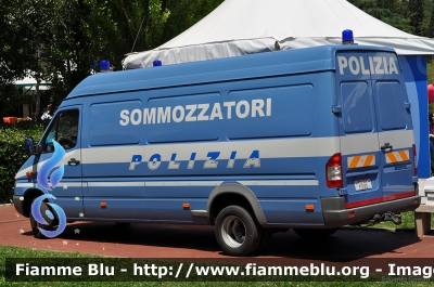 Mercedes-Benz Sprinter II serie 
Polizia di Stato
C.N.E.S.
POLIZIA F3120 
Parole chiave: Mercedes-Benz Sprinter_IIserie POLIZIAF3120 Festa_della_Polizia_2011