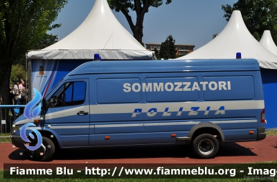 Mercedes-Benz Sprinter II serie 
Polizia di Stato
C.N.E.S.
POLIZIA F3120 
Parole chiave: Mercedes-Benz Sprinter_IIserie POLIZIAF3120 Festa_della_Polizia_2011