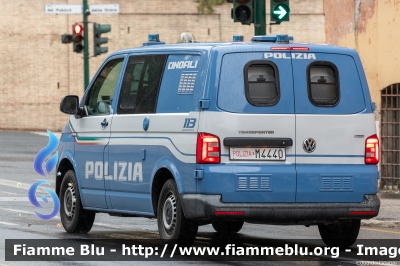 Volkswagen Transporter T6
Polizia di Stato
Unità Cinofile
Allestimento BAI
POLIZIA M4440
Parole chiave: Volkswagen Transporter_T6 POLIZIAM4440 Festa_della_Repubblica_2024