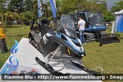 Bombardier Lynx Yeti 600 Ace
Polizia di Stato
Soccorso Alpino
POLIZIA G2054
Parole chiave: Bombardier Lynx_Yeti_600_Ace POLIZIAG2054 Festa_della_Polizia_2011