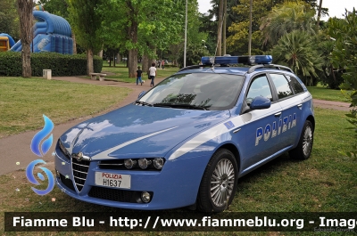 Alfa-Romeo 159 Sportwagon Q4
Polizia di Stato
Polizia Stradale
POLIZIA H1637
Parole chiave: Alfa-Romeo 159_Sportwagon_Q4 POLIZIAH1637 Festa_della_Polizia_2011