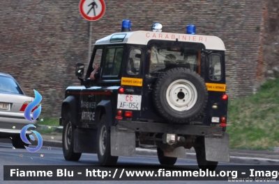 Land Rover Defender 90
Carabinieri
Nucleo Artificieri Antisabotaggio
CC AF 054
Parole chiave: Land-Rover Defender_90 CCAF054 Festa_della_Repubblica_2011