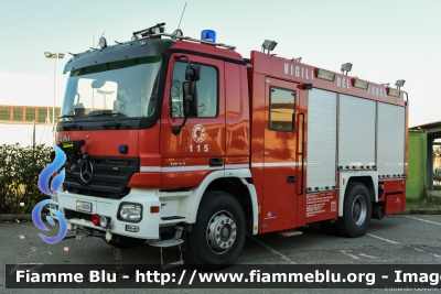 Mercedes-Benz Actros 1832 II serie
Vigili del Fuoco
Comando Provinciale di Bologna
AutoPompaSerbatoio bimodale (strada-rotaia) allestimento Bai
Con nuove marcature ferroviarie
VF 24124
Parole chiave: Mercedes-Benz Actros_1832_IIserie VF24124 Santa_Barbara_2017