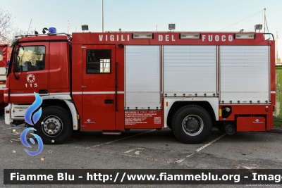 Mercedes-Benz Actros 1832 II serie
Vigili del Fuoco
Comando Provinciale di Bologna
AutoPompaSerbatoio bimodale (strada-rotaia) allestimento Bai
Con nuove marcature ferroviarie
VF 24124
Parole chiave: Mercedes-Benz Actros_1832_IIserie VF24124 Santa_Barbara_2017